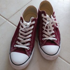 Converse Chuck Taylor in Maroon
